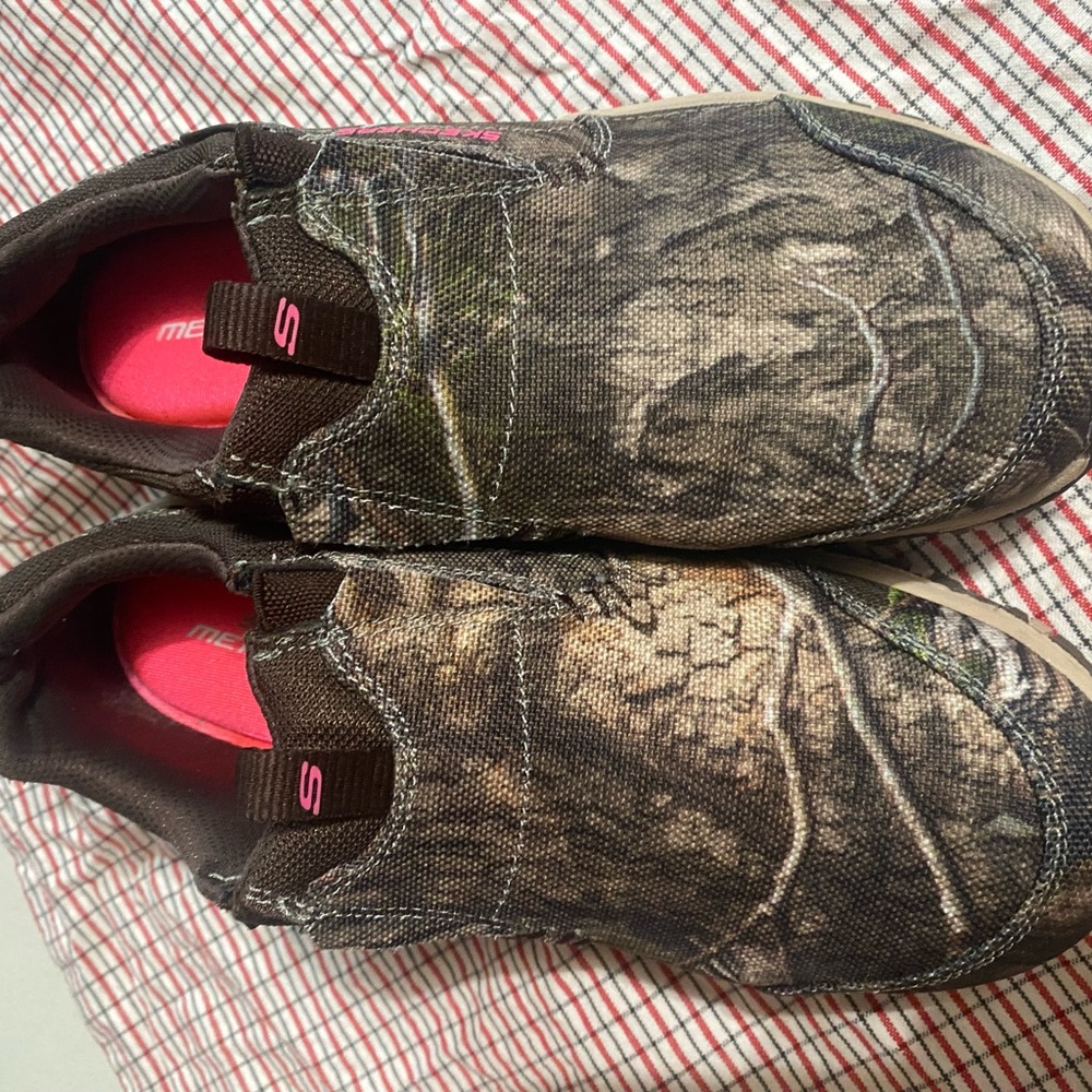 women’s size 7 sketchers shoes